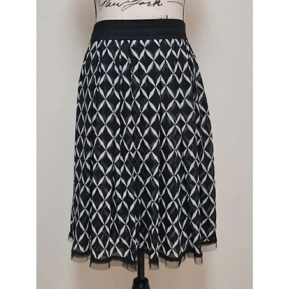 🖤🤍 WHITE HOUSE BLACK MARKET Geo Print Black White Tulle Trim Midi Skirt SIZE 2 - Picture 4 of 13